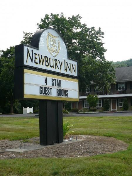 Newbury Inn Brookfield Exterior photo