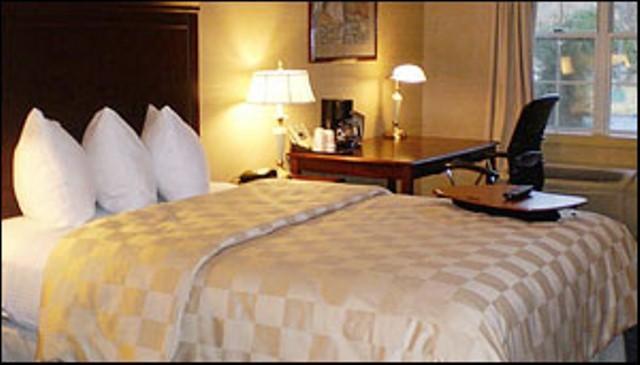 Newbury Inn Brookfield Room photo